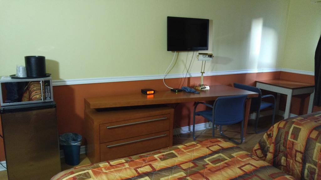 Budget Inn 2000 Hamilton Bagian luar foto