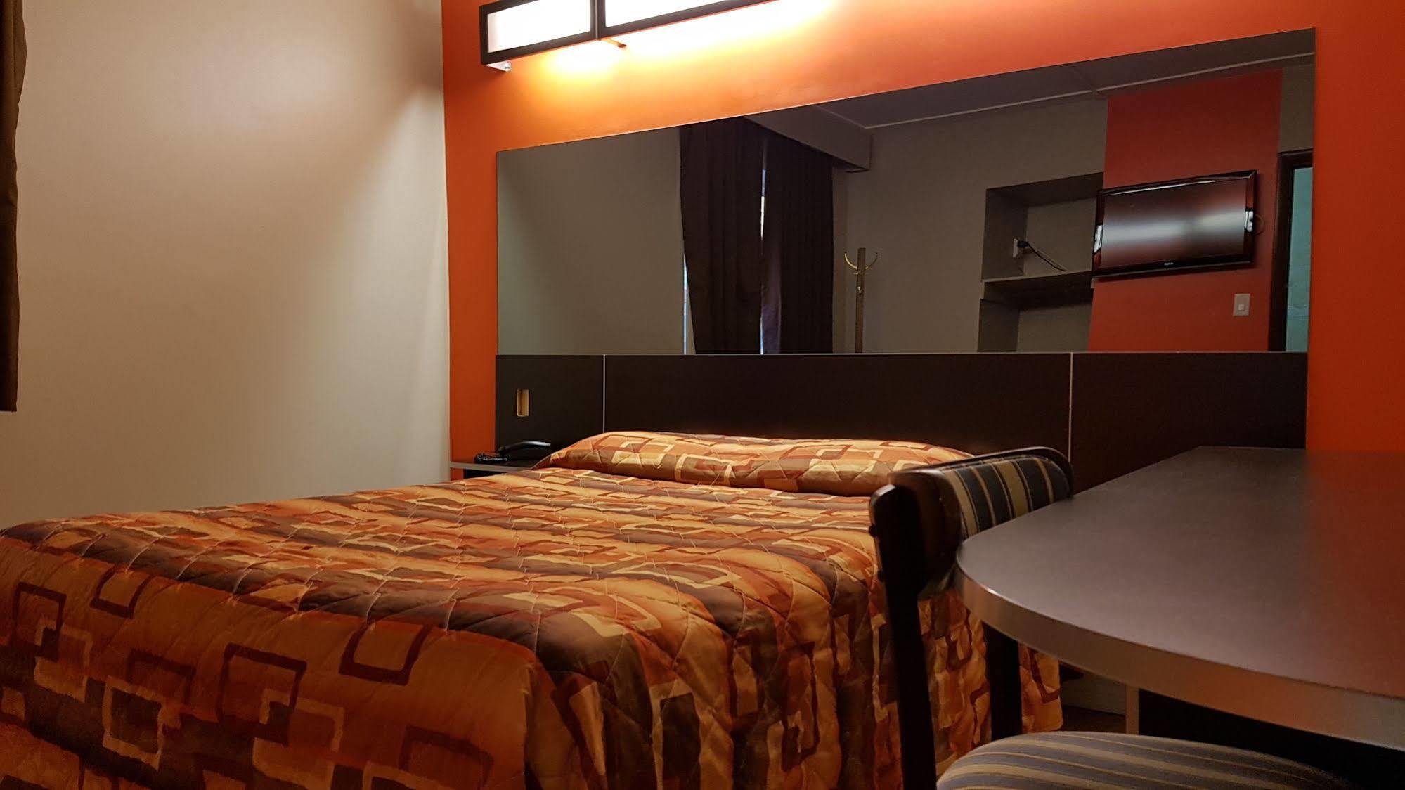 Budget Inn 2000 Hamilton Bagian luar foto