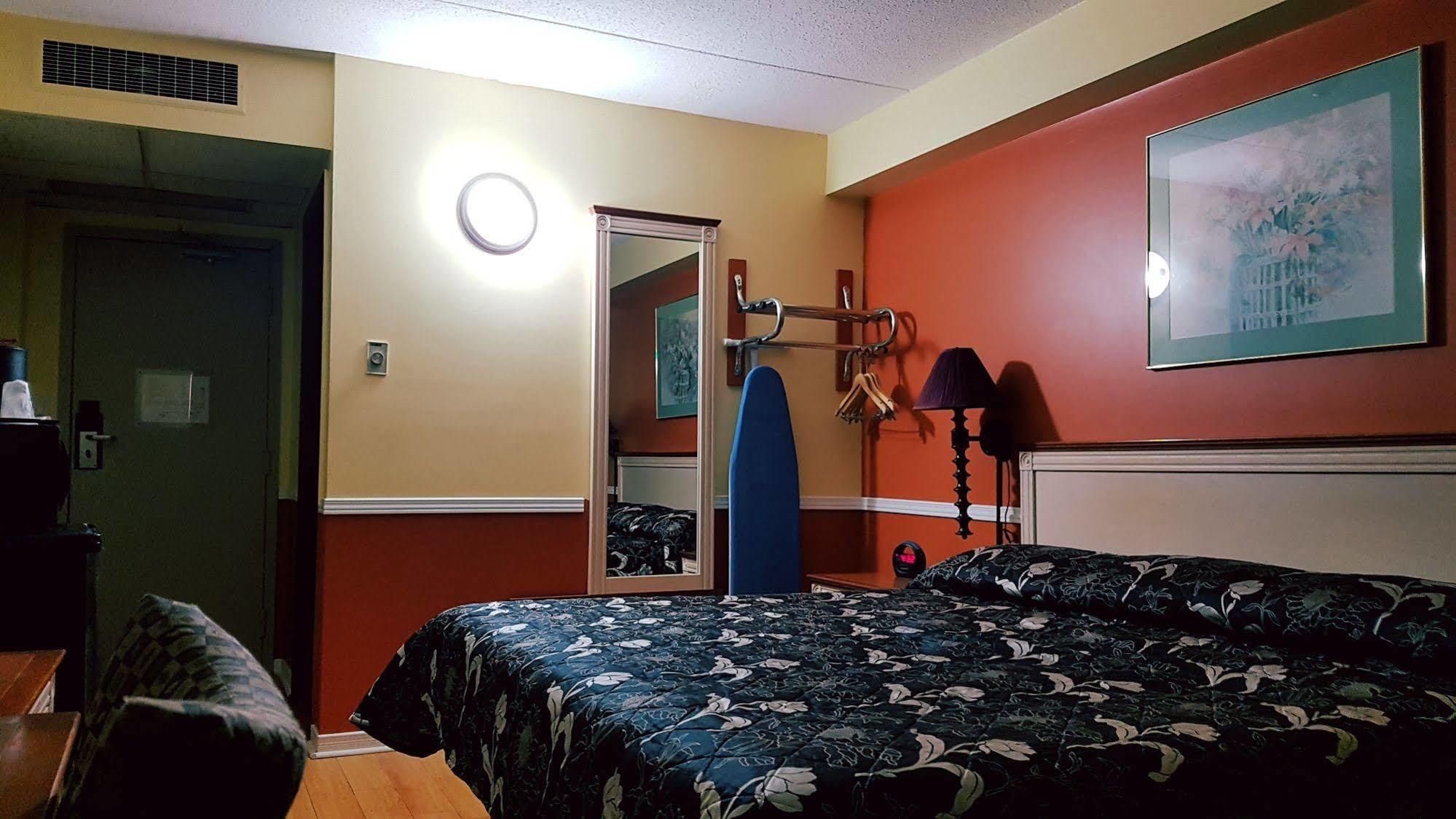 Budget Inn 2000 Hamilton Bagian luar foto