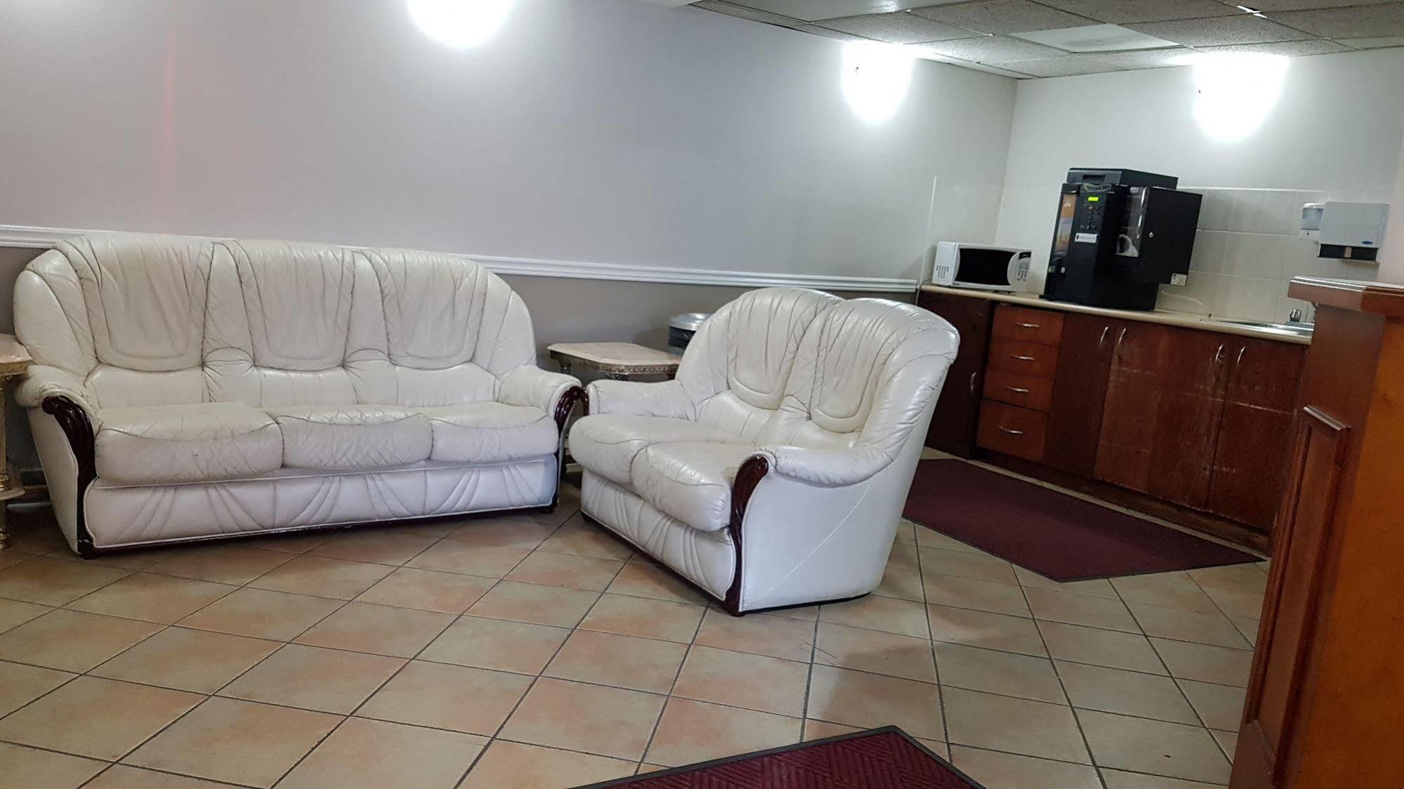 Budget Inn 2000 Hamilton Bagian luar foto